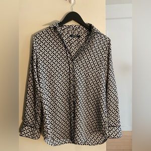 Ralph Lauren button up top in mint condition!!